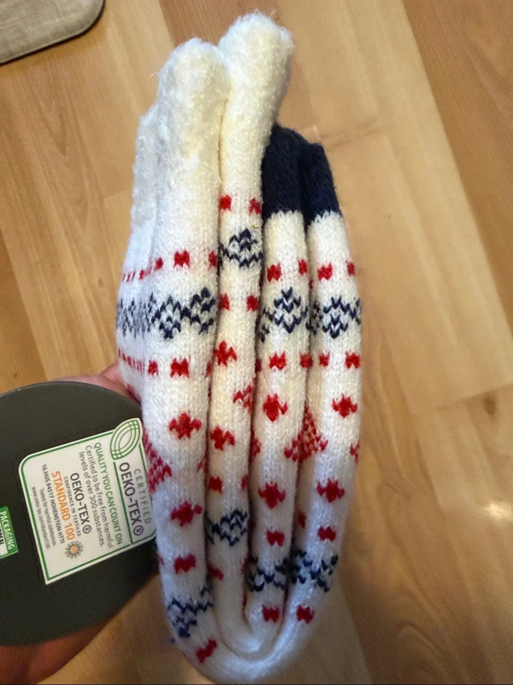 Serra Brand New Ladies Cabin Socks 1 pair fit shoe size 4-10 Snowflake design